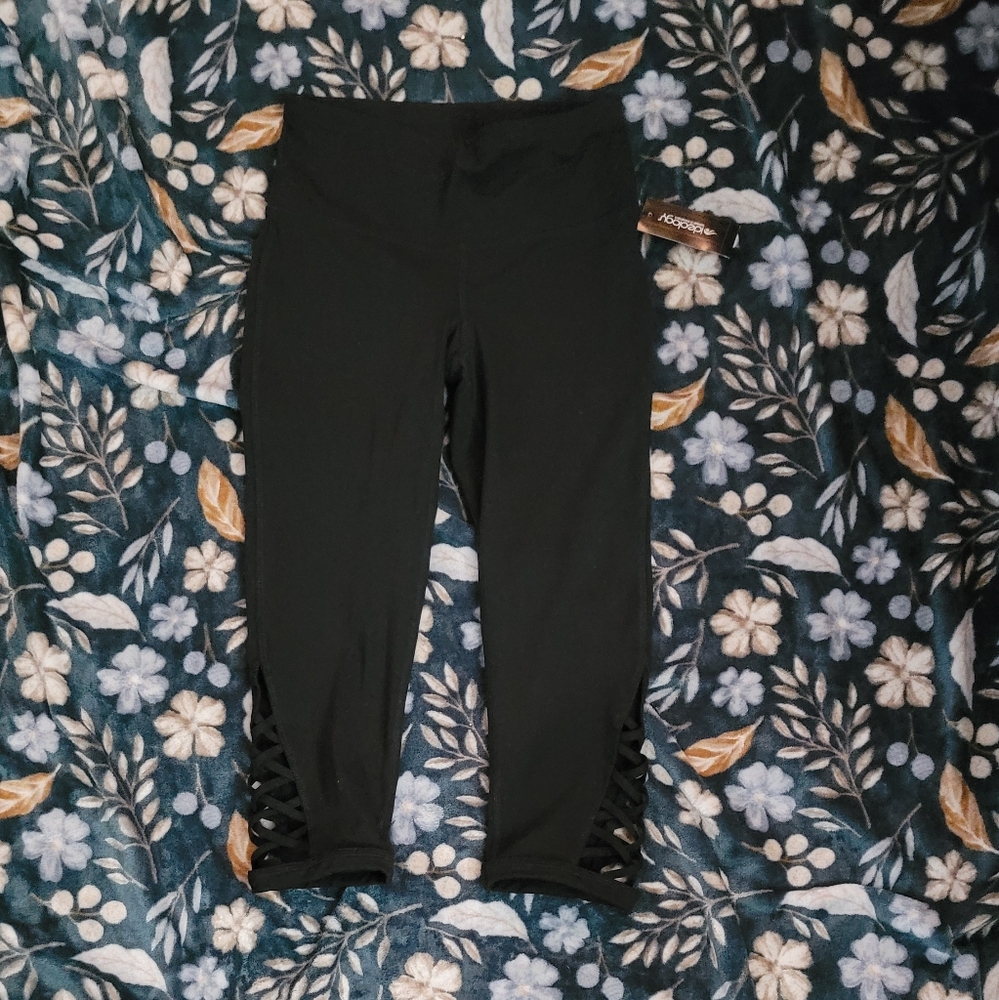 Ideology cutout cropped leggings classic black size xs - Picture 3 of 4